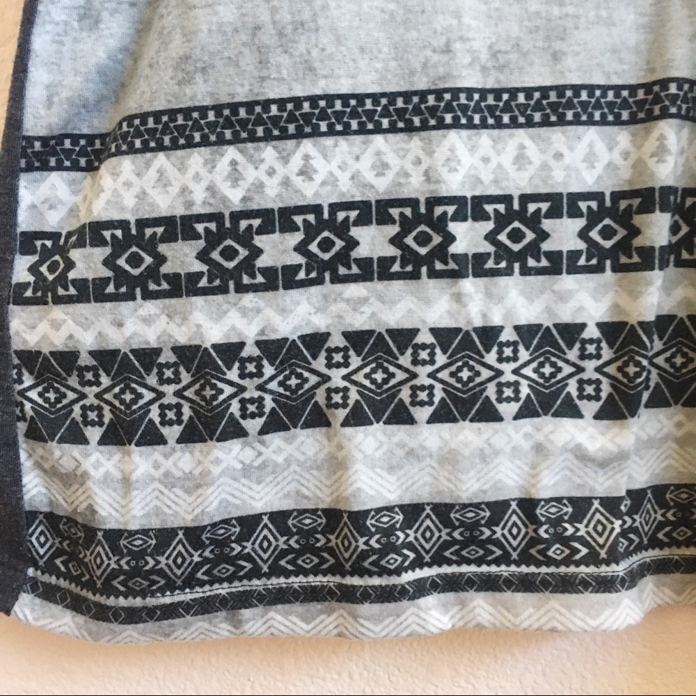 🌟Men’s patterned tee - Picture 3 of 6